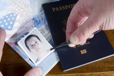 delito falsedad documento publico